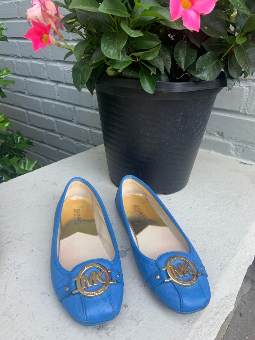 MICHAEL KORS Bright Blue Leather Logo Ballet Flats